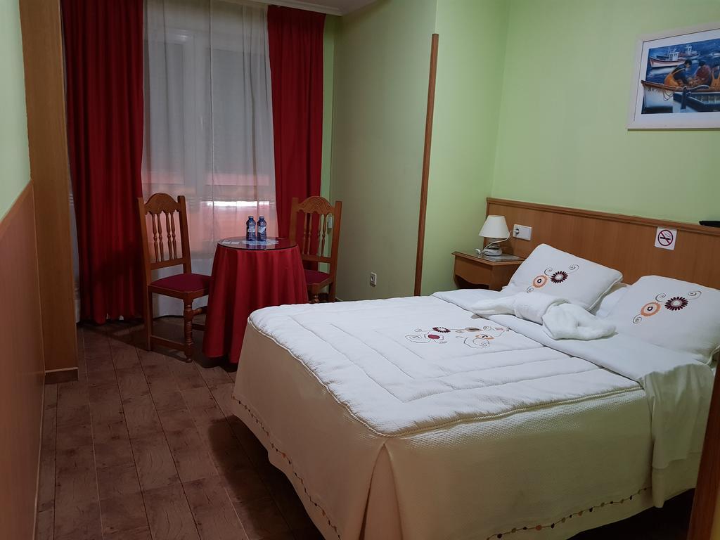Hostal Ponte Dos Santos Ribadeo Dış mekan fotoğraf