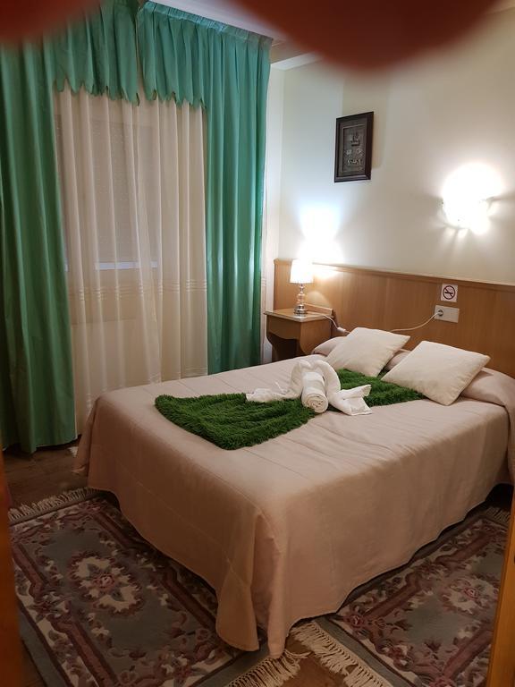 Hostal Ponte Dos Santos Ribadeo Dış mekan fotoğraf