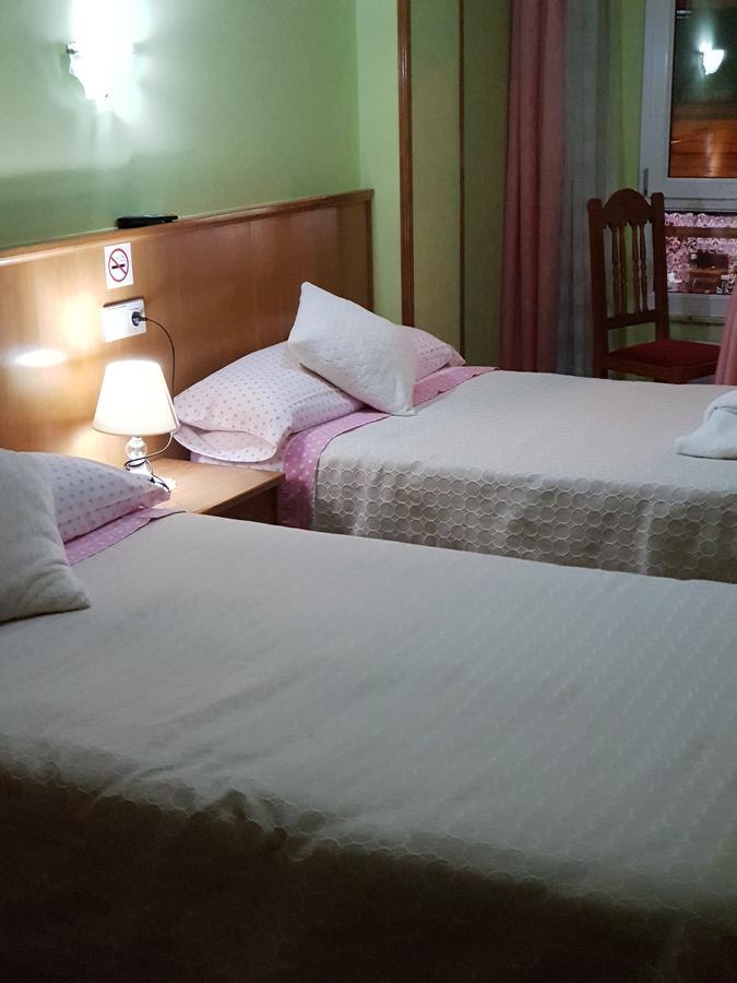 Hostal Ponte Dos Santos Ribadeo Dış mekan fotoğraf