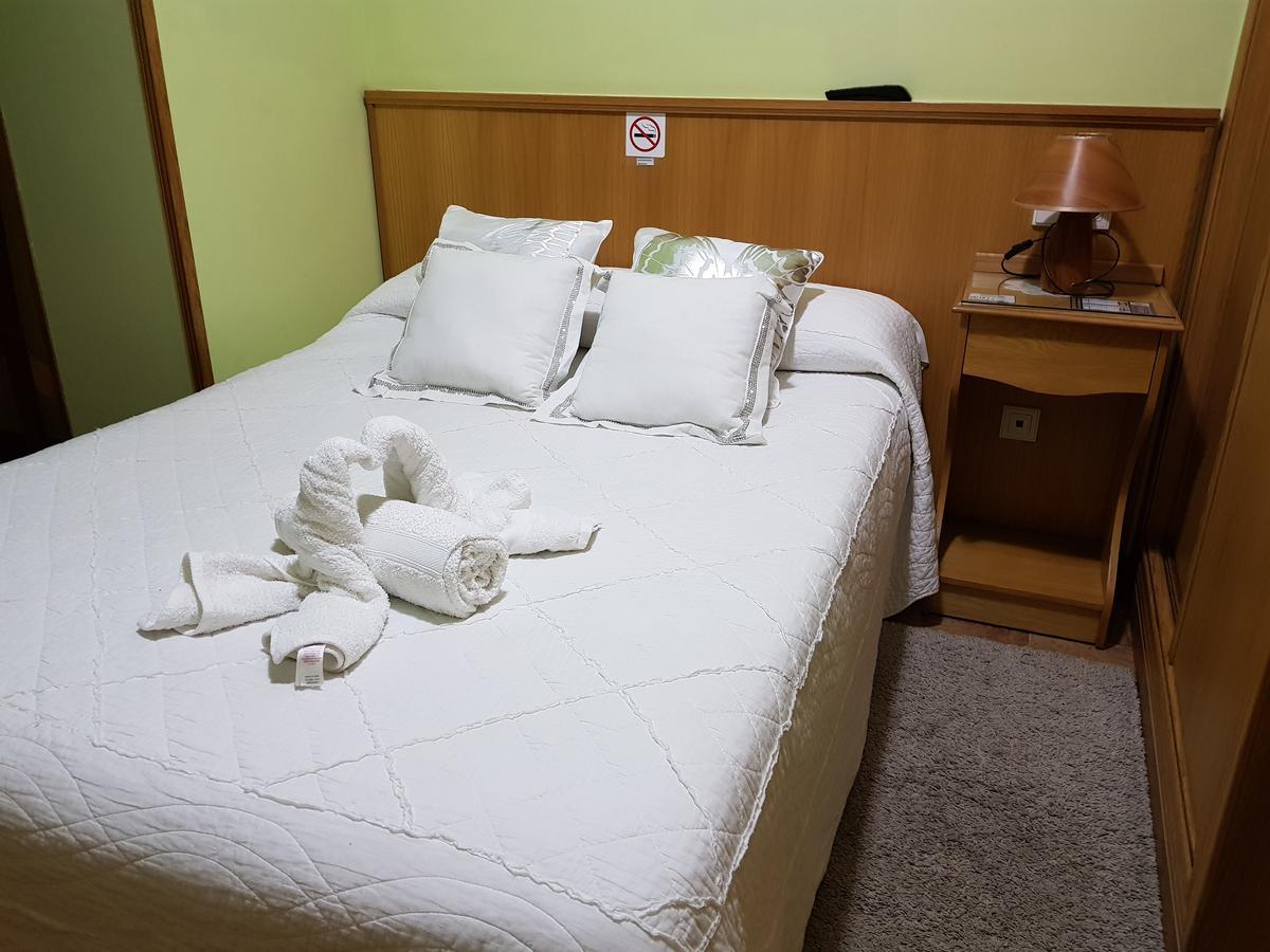 Hostal Ponte Dos Santos Ribadeo Dış mekan fotoğraf
